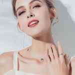 Silberne Halskette mit Kristallen, Lebensbaum-Anhänger, grün