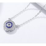 Silberne Halskette mit rundem Kristallanhänger, blau