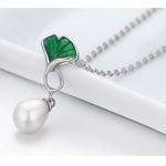 Silberne Halskette mit Lotusblume, grün