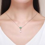 Silberne Halskette mit Lotusblume, grün