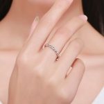 Silberring mit Kristallen, weiß, Größe 7