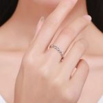 Silberring mit Kristallen, weiß, Größe 8