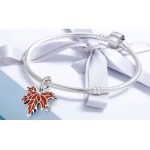 Silberne Halskette mit Ahornblatt-Anhänger, Burgunderrot