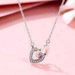 Silberne Halskette mit zwei verbundenen Herzen