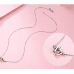 Silberne Halskette mit zwei verbundenen Herzen