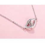 Silberne Halskette mit zwei verbundenen Herzen