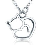 Silberne Halskette mit einer Katze