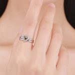 Silberring mit herzförmiger Verzierung, Größe 8