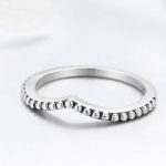 Silberring mit Kristallen, tropfenförmig, Größe 8