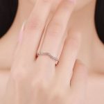 Silberring mit Kristallen, tropfenförmig, Größe 8