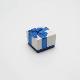 Schmuckschatulle mit blauer Schleife, Papier, 5 x 5 cm