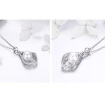 Silberne Halskette mit tropfenförmigem Anhänger und Perle, weiß