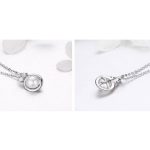 Silberne Halskette mit rundem Anhänger und Perle, weiß