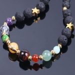  Armband aus schwarzem Lavastein mit farbigen Perlen