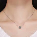 Ezüst charm, zöld levelek