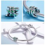 Ezüst charm, zöld levelek