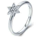 Silberring mit Sternverzierung, Größe 8