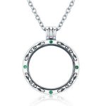 Silberne Halskette mit zu öffnendem runden Anhänger, grün