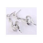 Spiralförmige Herzohrringe verziert mit Swarovski-Kristallen, weiß