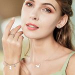 Silberne Halskette mit Katzenanhänger