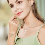 Silberne Halskette mit Katzenanhänger