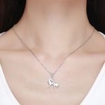 Silberne Halskette mit Reiteranhänger