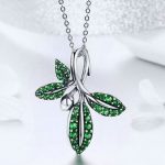 Silberne Halskette mit Blattanhänger, grün