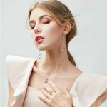 Silberne Halskette mit Glücksfee