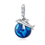  Silbernes Flugzeug mit Globusanhänger