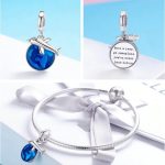  Silbernes Flugzeug mit Globusanhänger