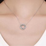 Silberne Halskette mit Kristallspirale