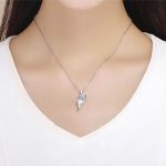  Silberne Halskette mit blauer Libelle