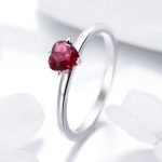 Silberring mit rotem Herz