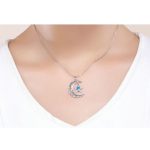 Silberne Halskette mit Sonnenstern-Anhänger