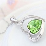 Halskette Herz in Herz mit Anhänger, verziert mit Swarovski-Kristall, Peridot