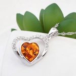 Halskette Herz in Herz mit Anhänger, verziert mit Swarovski-Kristall, Topas