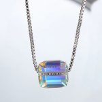 Halskette mit Würfelanhänger, verziert mit Swarovski-Kristallen, mehrfarbig