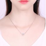 Halskette mit Würfelanhänger, verziert mit Swarovski-Kristallen, mehrfarbig