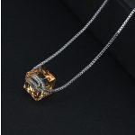 Halskette mit Würfelanhänger, verziert mit Swarovski-Kristallen, Pfirsich