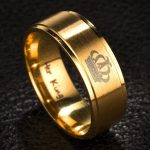 Herren-Ehering aus Edelstahl mit der Aufschrift „Her King“, goldfarben, Größe 9