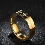 Herren-Ehering aus Edelstahl mit graviertem Streifen, Gold, Größe 8