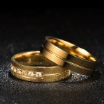 Herren-Ehering aus Edelstahl mit eingraviertem Streifen, Gold, Größe 12