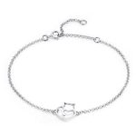 Silberarmband mit einer Katze