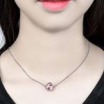 Halskette verziert mit runden Swarovski-Kristallen, rosa