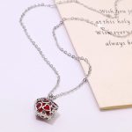 Halskette mit sternförmigem Anhänger, tschechischer Kristall, rot