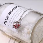 Halskette mit sternförmigem Anhänger, tschechischer Kristall, rot