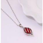 Halskette in Tropfenform mit einem tschechischen Kristallanhänger, rot