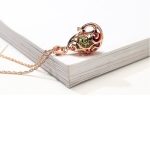 Halskette mit pfauenförmigem Anhänger, tschechischer Kristall, mehrfarbig