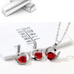 Set aus Schwanenhalskette und Ohrringen, verziert mit Swarovski-Kristallen, rot