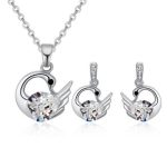 Set aus Schwanenhalskette und Ohrringen, verziert mit Swarovski-Kristallen, weiß